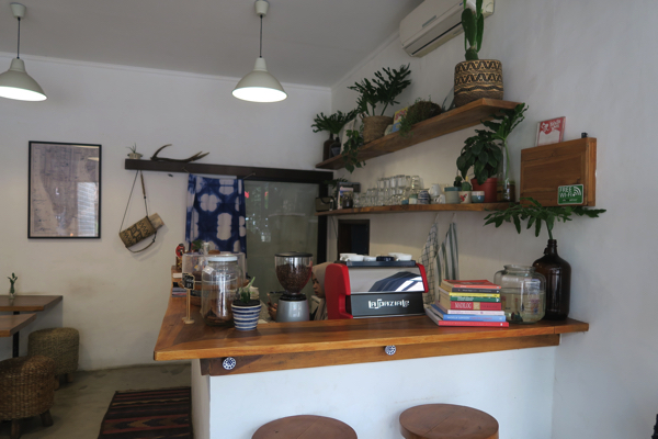 renas jimbaran カフェ　cafe wifi ジンバラン